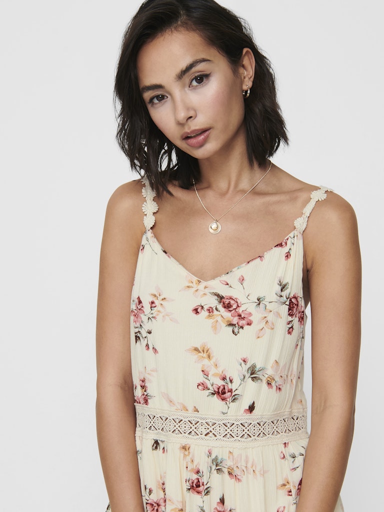 ONLY_SpringSummer2023_3362359_15177478_3.jpg