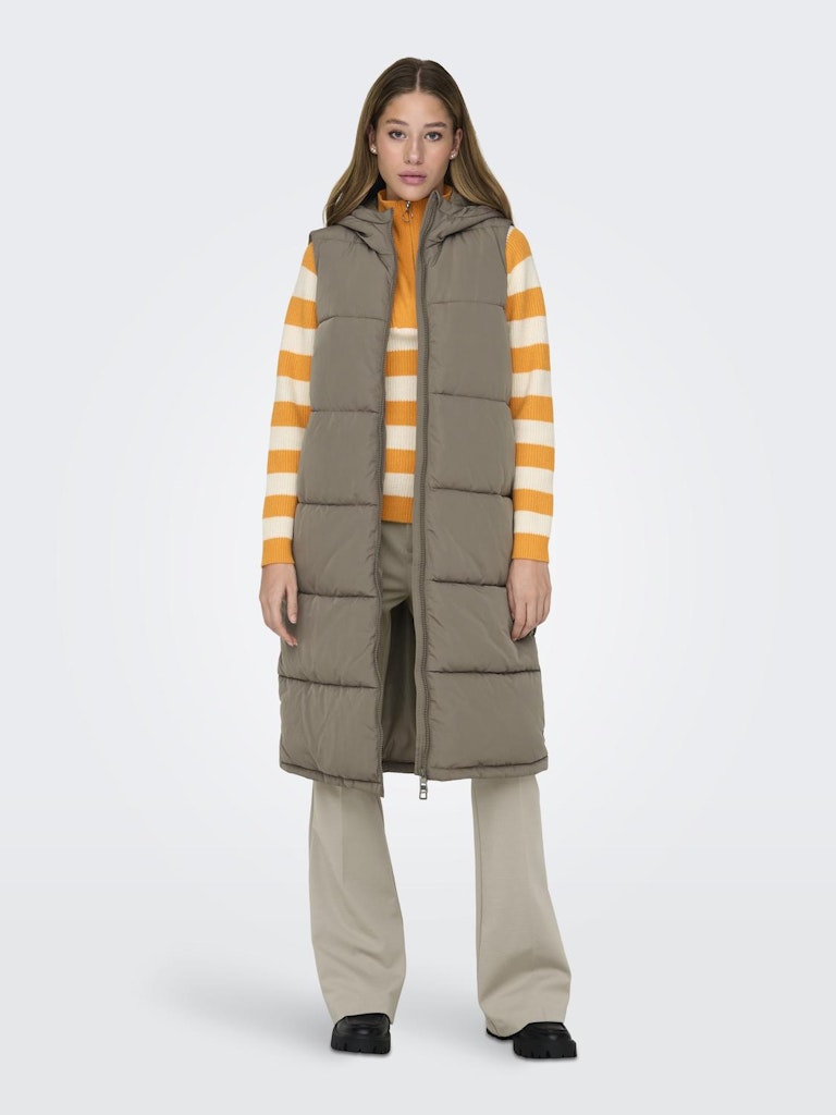 ONLY_FallWinter2023_4379453_15241995_3.jpg