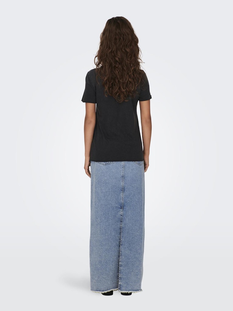 ONLY_SpringSummer2023_4355468_15215721_4.jpg