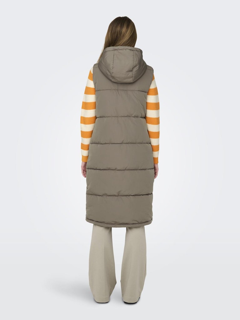 ONLY_FallWinter2023_4379453_15241995_4.jpg