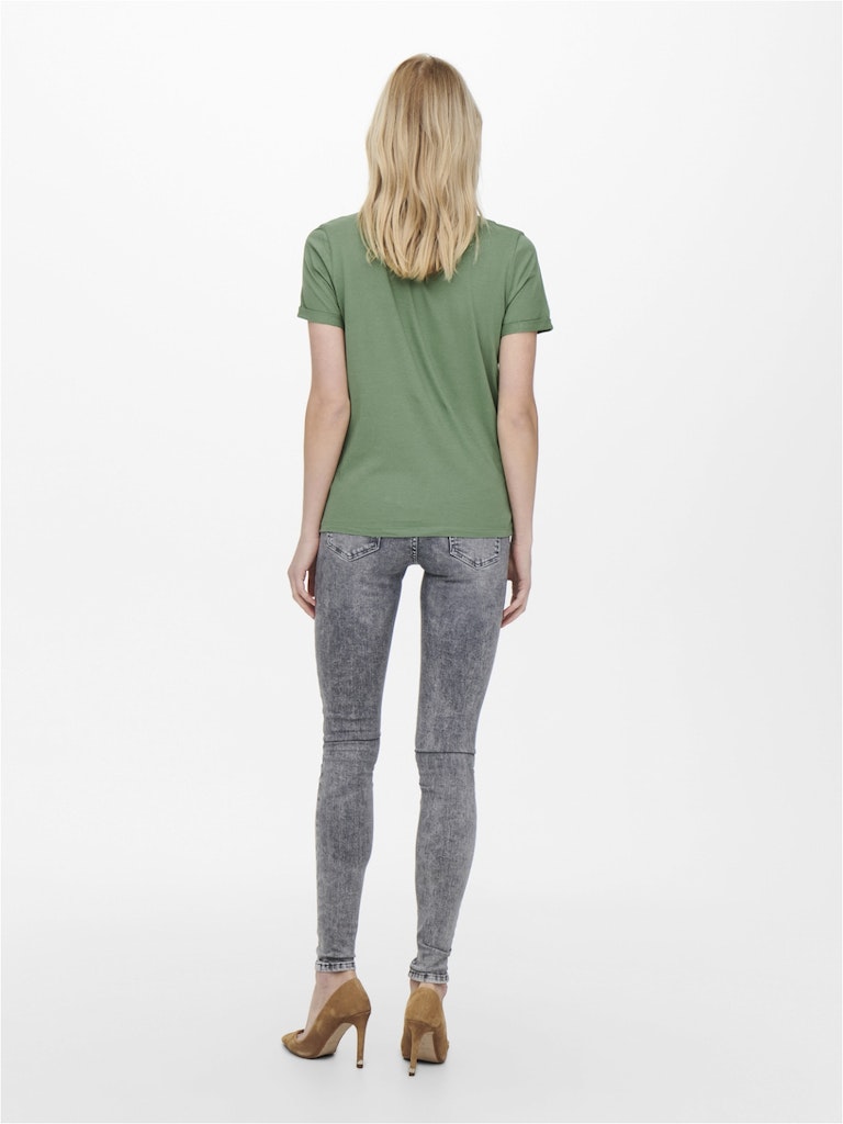 ONLY_SpringSummer2022_3833435_15244714_4.jpg