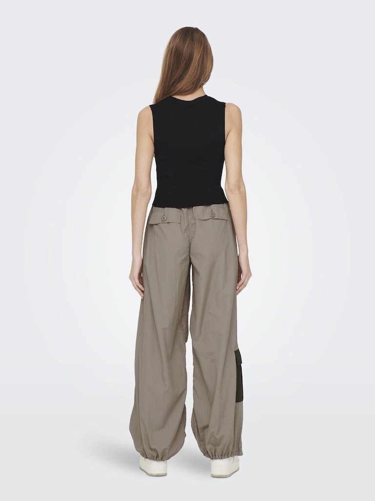 ONLY_SpringSummer2023_black_15255533_4.jpg