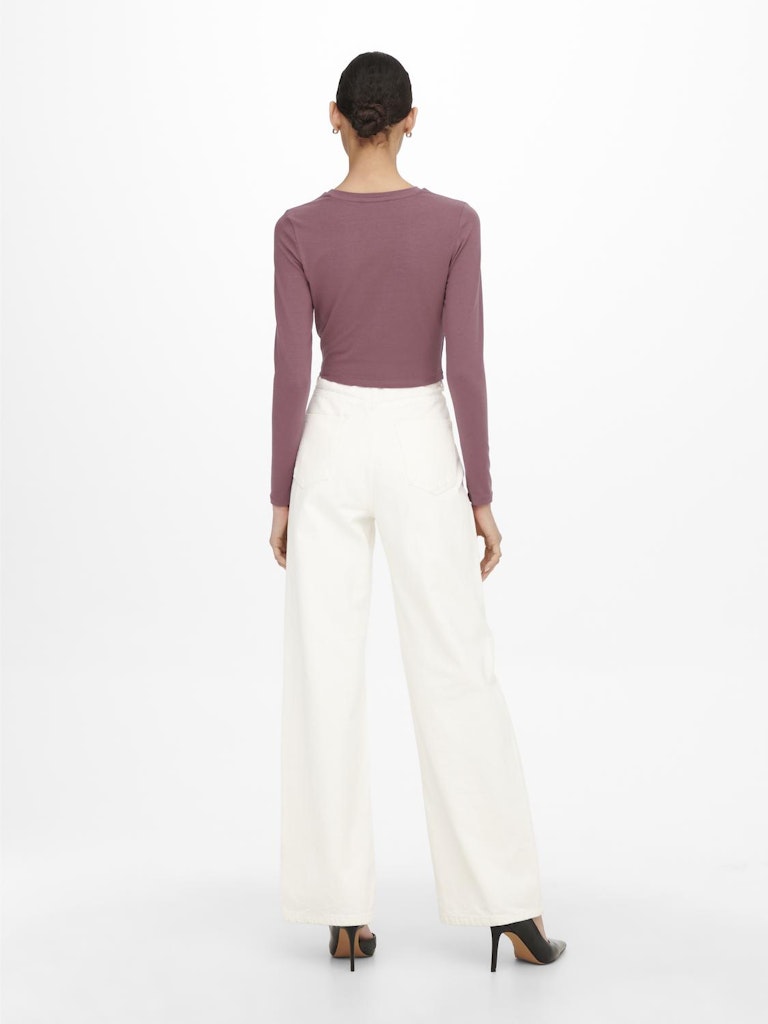 ONLY_SpringSummer2022_4069032_15277628_4.jpg