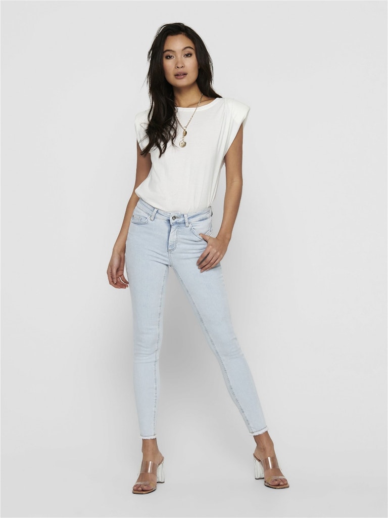 ONLY_SpringSummer2024_light-blue-denim_15223448_5.jpg