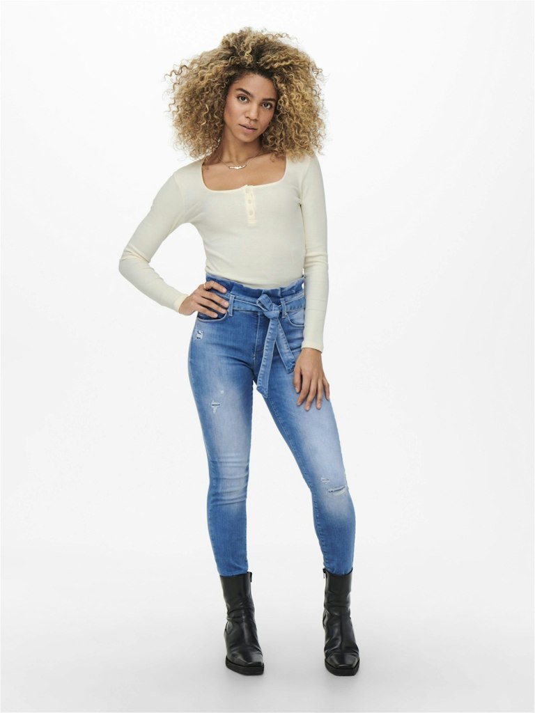 ONLY_SpringSummer2023_cloud-dancer_15251521_5.jpg