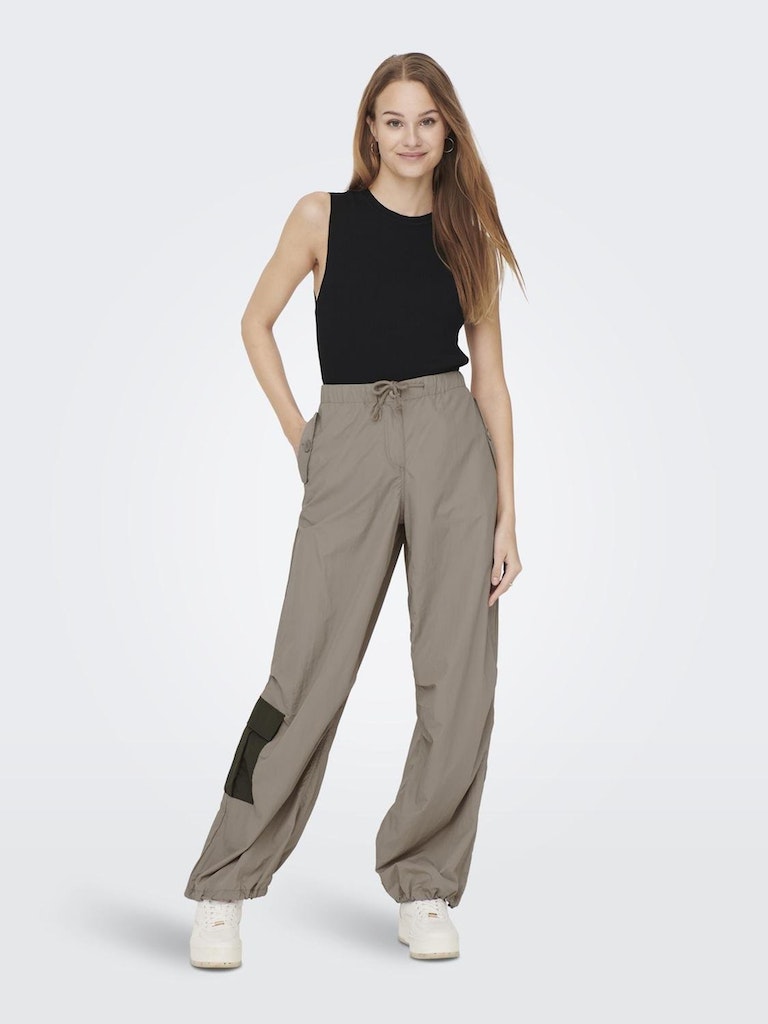 ONLY_SpringSummer2023_black_15255533_5.jpg