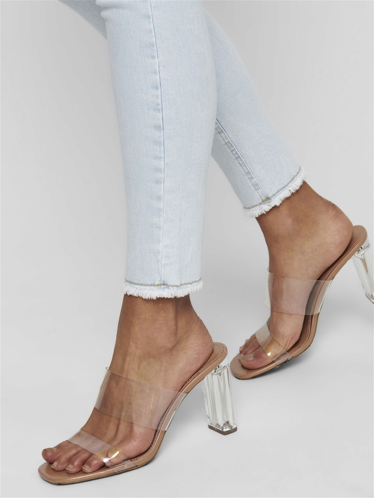 ONLY_SpringSummer2024_light-blue-denim_15223448_6.jpg