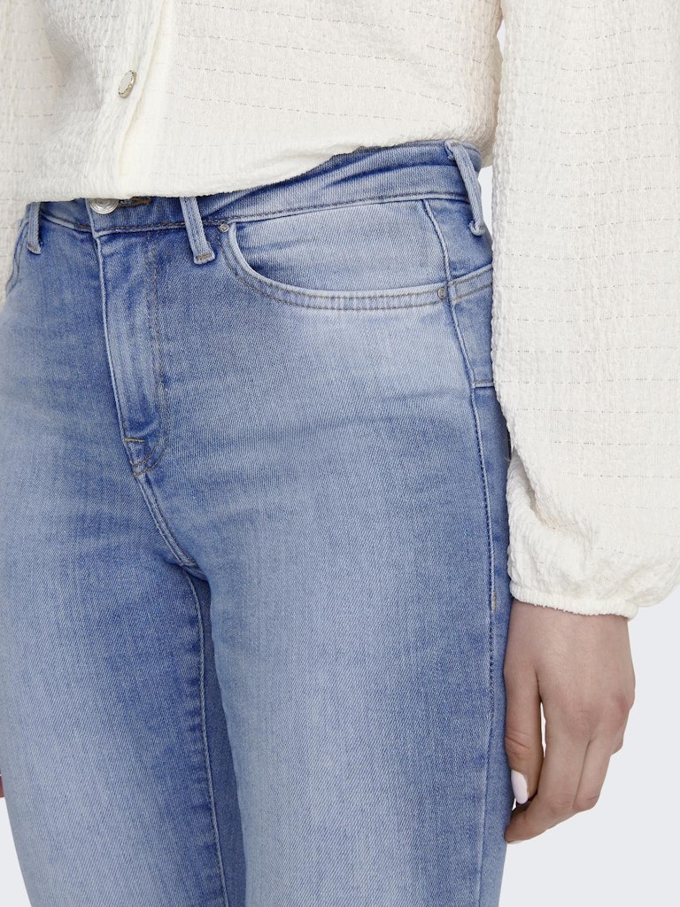 ONLY_SpringSummer2023_3816183_15250273_6.jpg