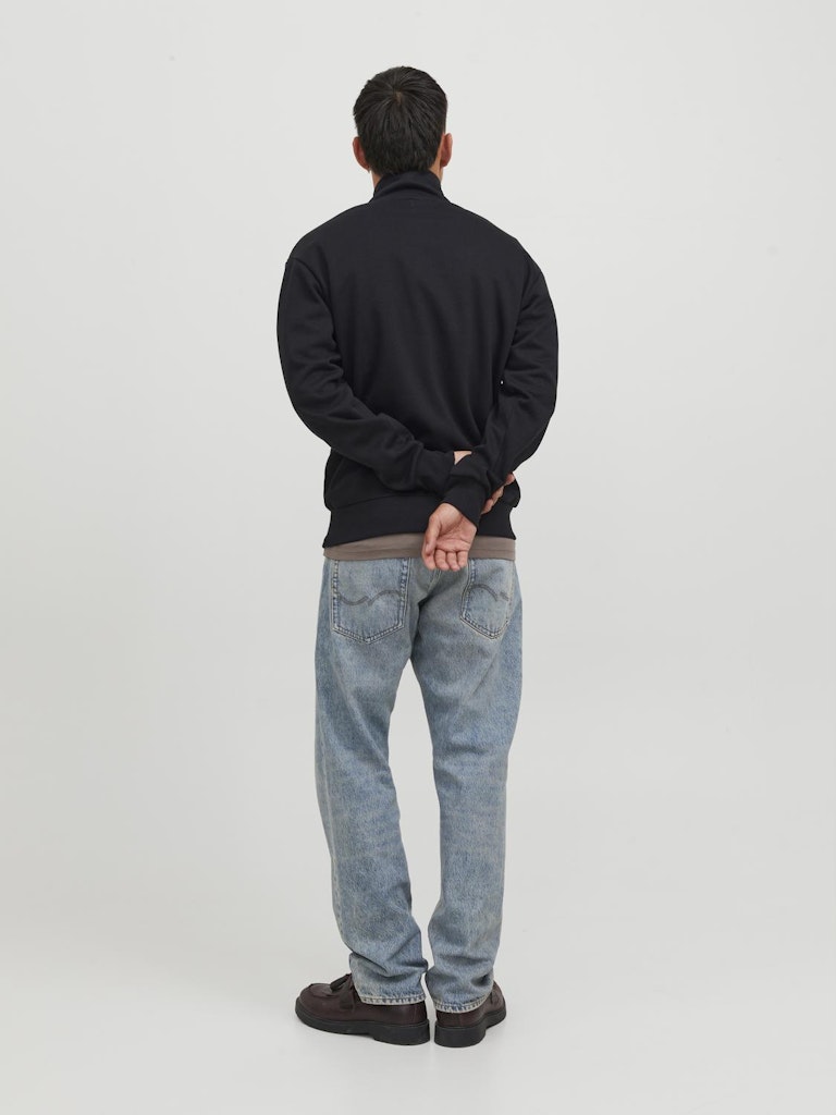 JACK&JONES_SpringSummer2023_4380713_12247389_3.jpg
