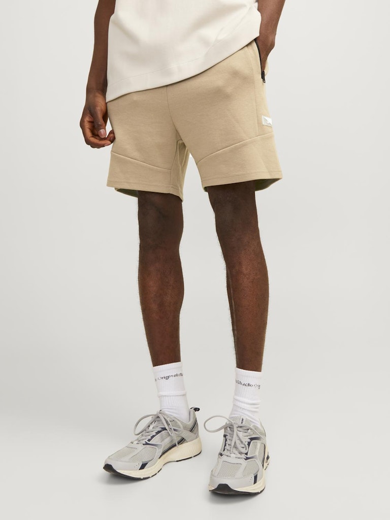 JACK&JONES_SpringSummer2021_4404103_12186750_3.jpg