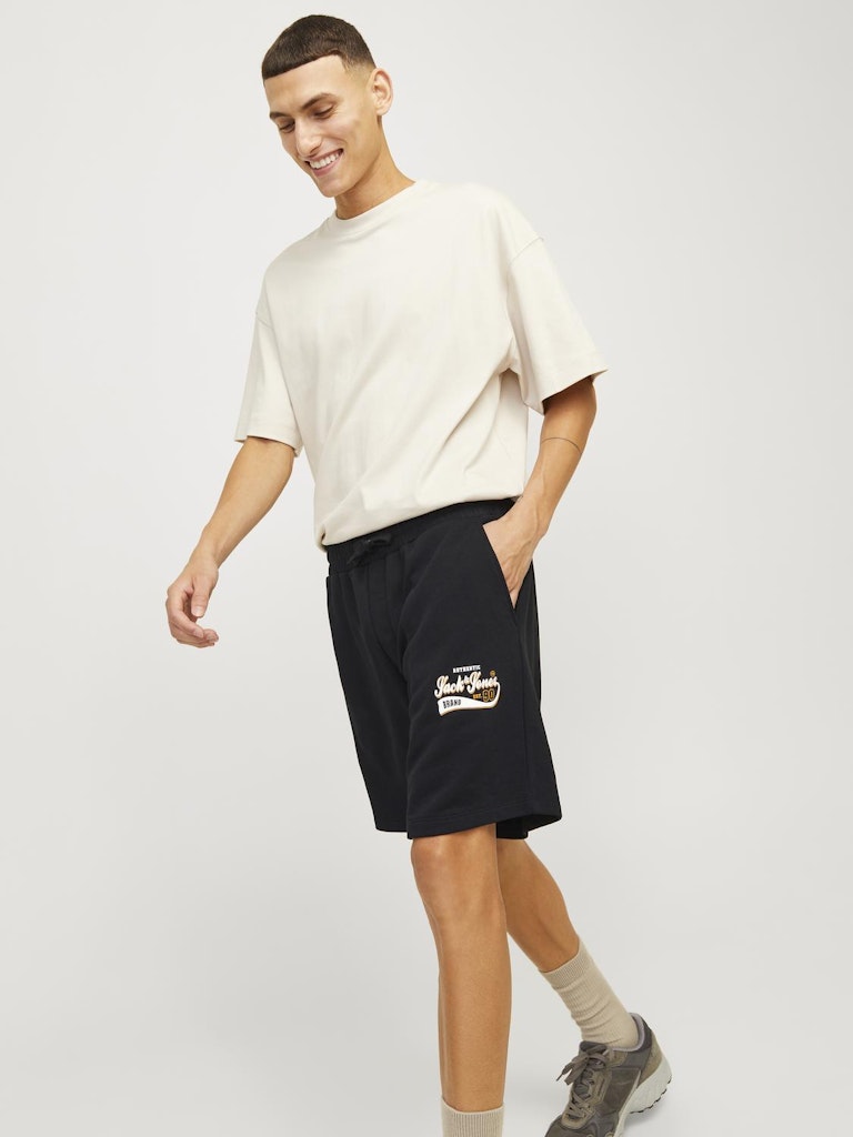 JACK&JONES_Springsummer_4385364_12248866_4.jpg