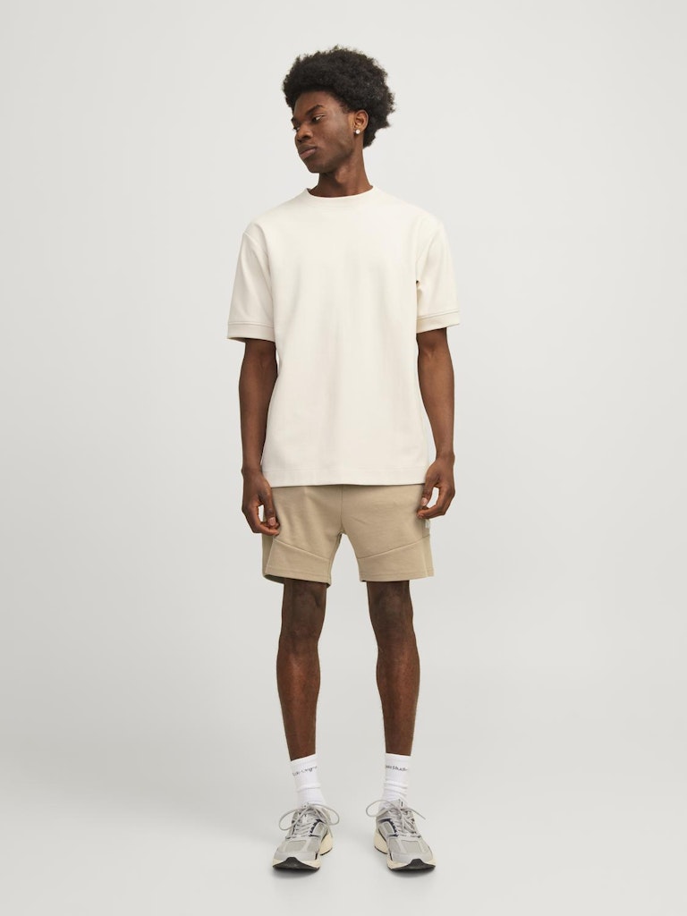JACK&JONES_SpringSummer2021_4404103_12186750_4.jpg