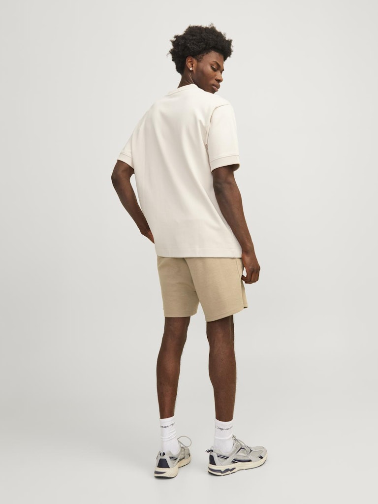 JACK&JONES_SpringSummer2021_4404103_12186750_5.jpg