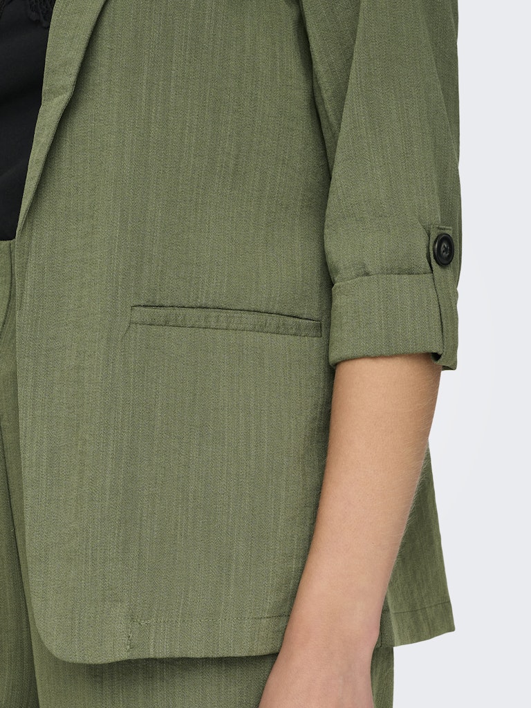 ONLY_SpringSummer2024_4353225_15308084_7.jpg